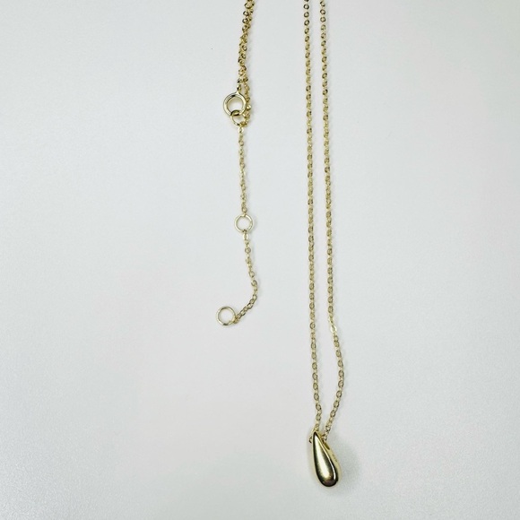 Blue Opal Set in 18K Gold and Sterling Silver Necklace
Minimalist - Picture 3 of 3